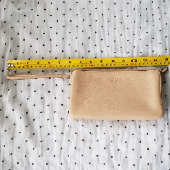 Coach blush wristlet **brand new** - Picture 7 of 8